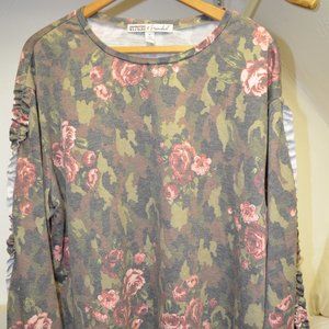 GYPSIES & MOONDUST Camo/Floral Ruffled Sweatshirt